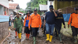 Diterjang Banjir dan Longsor Dua Kecamatan di Garut, Wabup Helmi Tinjau Para Penyintas