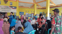 Bulan Bakti Ikatan Bidan Indonesia TNI Dampingi Nakes Baksos Pengobatan Masal
